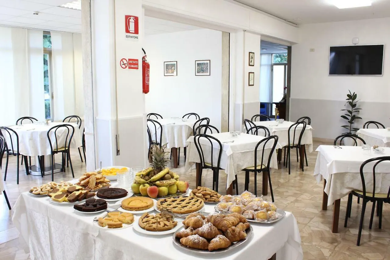 Hotel Luca Lido di Camaiore 3*,